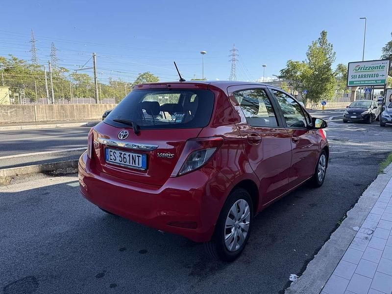 Usata Toyota Yaris Active 90 CV (66 kW) 2013 Rosso Berlina