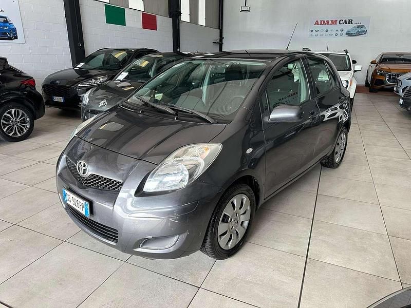 Usata Toyota Yaris 69 CV (50 kW) 2009 Grigio Utilitaria