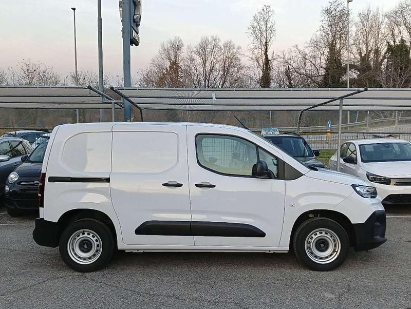 Nuova Citroën Berlingo 101 CV (74 kW) 2025 Bianco Monovolume