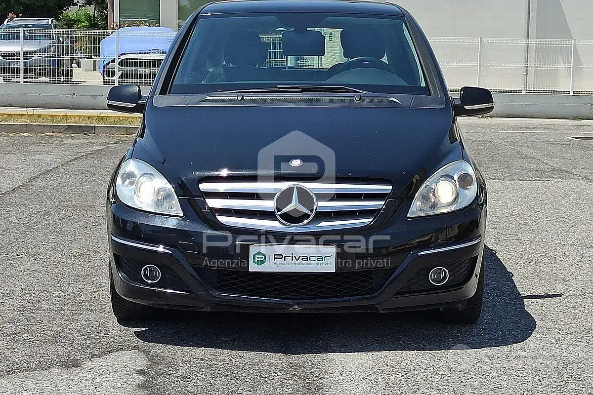 Usata Mercedes B180 Executive 109 CV (80 kW) 2011 Nero Utilitaria