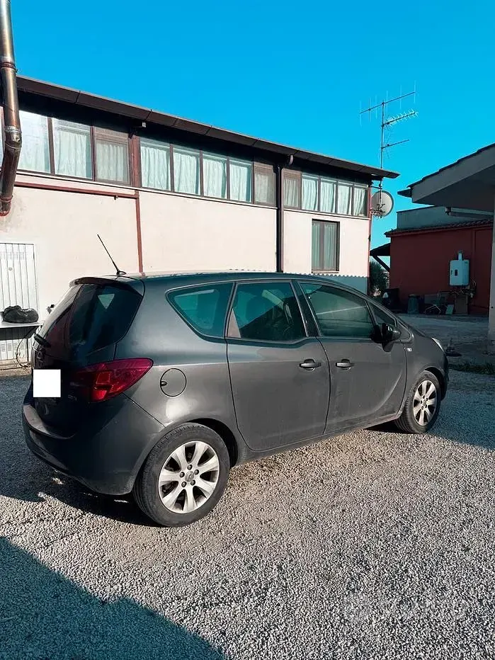 Usata Opel Meriva 110 CV (80 kW) 2012 Grigio Monovolume