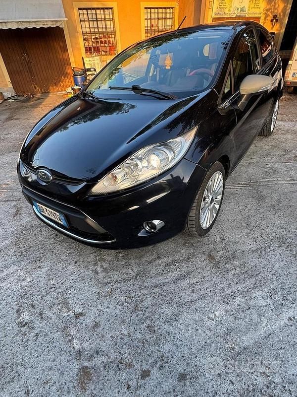 Usata Ford Fiesta 73 CV (53 kW) 2008 Nero Utilitaria
