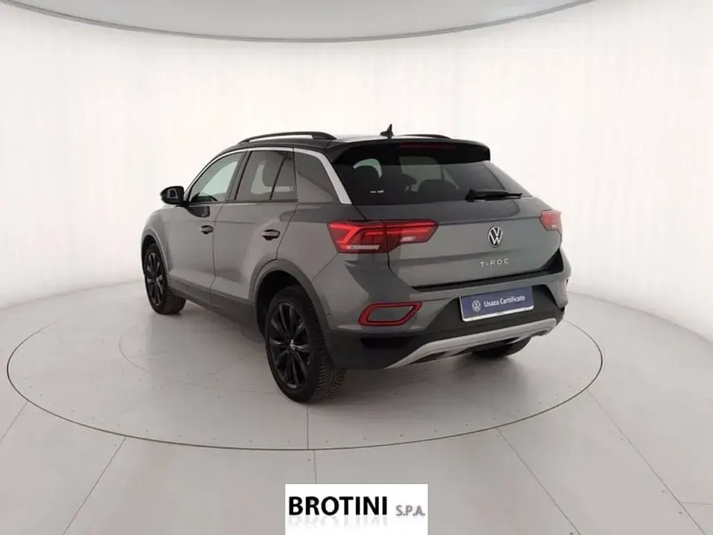 Usata VW T-Roc Sport 116 CV (85 kW) 2024 Grigio metallizzato SUV