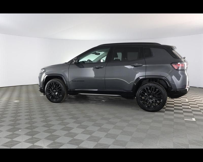 Usata Jeep Compass 131 CV (96 kW) 2024 Grigio / pastello SUV