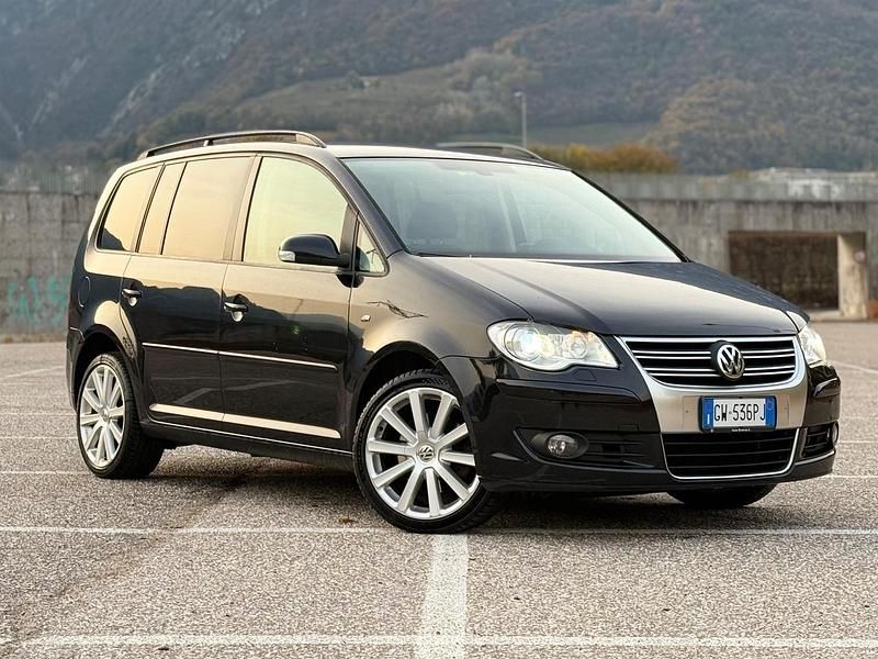 Nero Usata 2010 VW Touran R-line Monovolume | 4950 € (Super prezzo) - Immagine 1/4