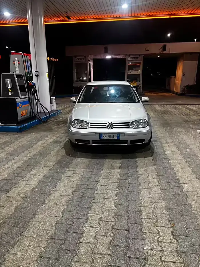Usata VW Golf IV 130 CV (95 kW) 2002 Berlina