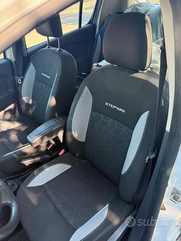 Usata Dacia Sandero 75 CV (55 kW) 2014 Bianco Utilitaria