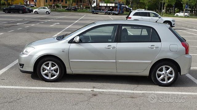 Usata Toyota Corolla Sol 90 CV (66 kW) 2006 Grigio Berlina