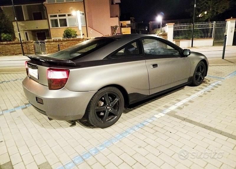 Usata Toyota Celica T2 143 CV (105 kW) 2001 Grigio Coupé