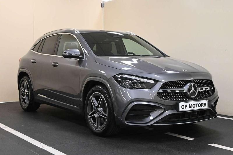 Grigio Usata 2024 Mercedes GLA200 Advanced Plus SUV | 42.000 € (Buon prezzo) - Immagine 1/4