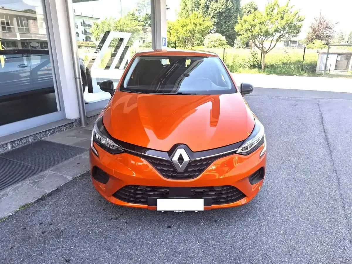 Usata Renault Clio V Equilibre 91 CV (66 kW) 2023 Orange valencia Berlina