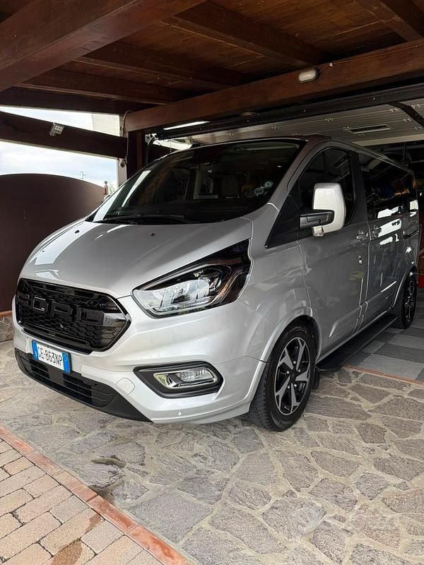 Usata Ford Tourneo Titanium 185 CV (136 kW) 2021 Grigio Monovolume