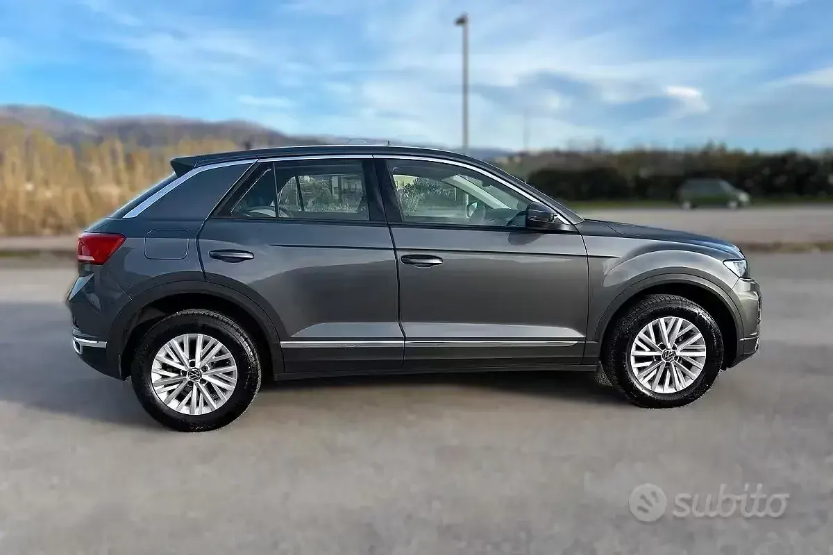Usata VW T-Roc Business 150 CV (110 kW) 2020 Grigio SUV