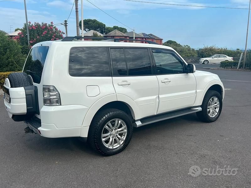 Usata Mitsubishi Pajero Instyle 200 CV (147 kW) 2014 Bianco SUV