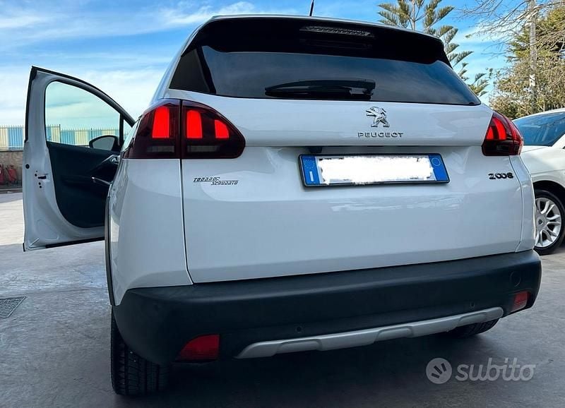 Usata Peugeot 2008 Allure 120 CV (88 kW) 2017 Bianco SUV