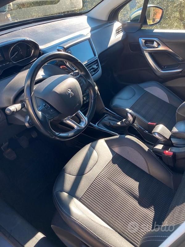 Usata Peugeot 2008 100 CV (73 kW) 2019 Grigio SUV