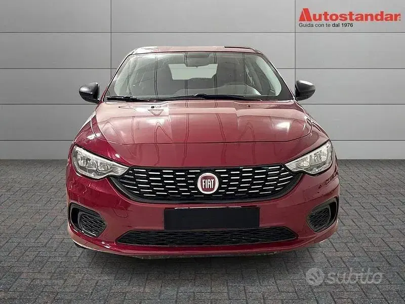 Käytetty Fiat Tipo Pop 120 HP (88 kW) 2017 Punainen Sedan