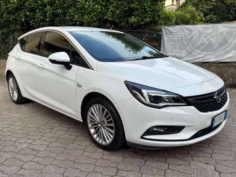 Bianco Usata 2016 Opel Astra Innovation Tre volumi | 8500 € (Buon prezzo) - Immagine 1/4