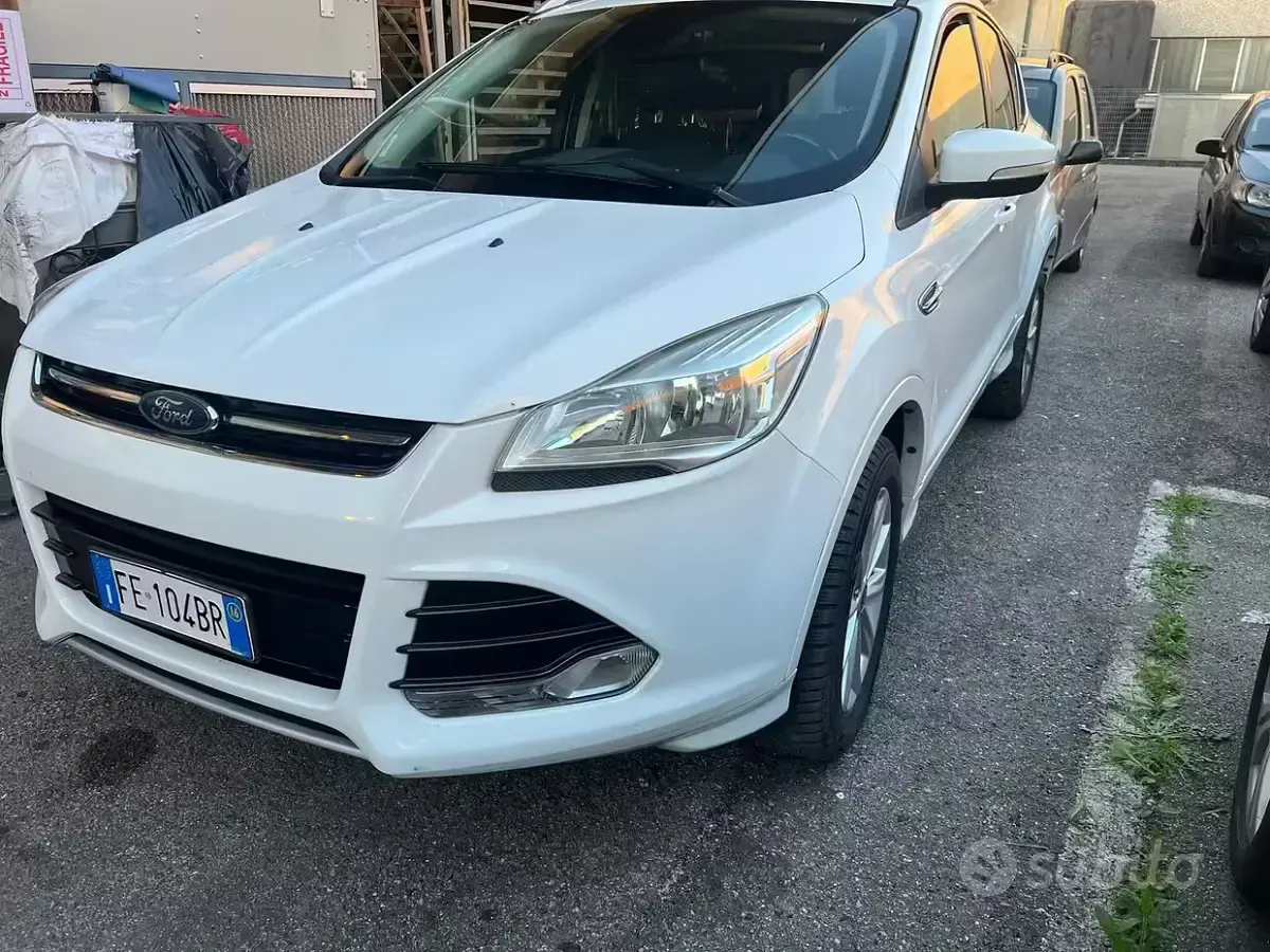 Usata Ford Kuga 120 CV (88 kW) 2016 Bianco SUV