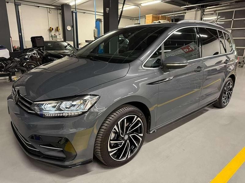 Usata VW Touran R-line 150 CV (110 kW) 2023 Grigio Monovolume