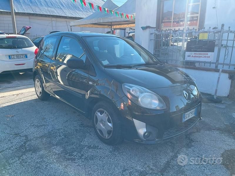 Nero Usata 2010 Renault Twingo Dynamique Due volumi | 3950 € (Buon prezzo) - Immagine 1/4