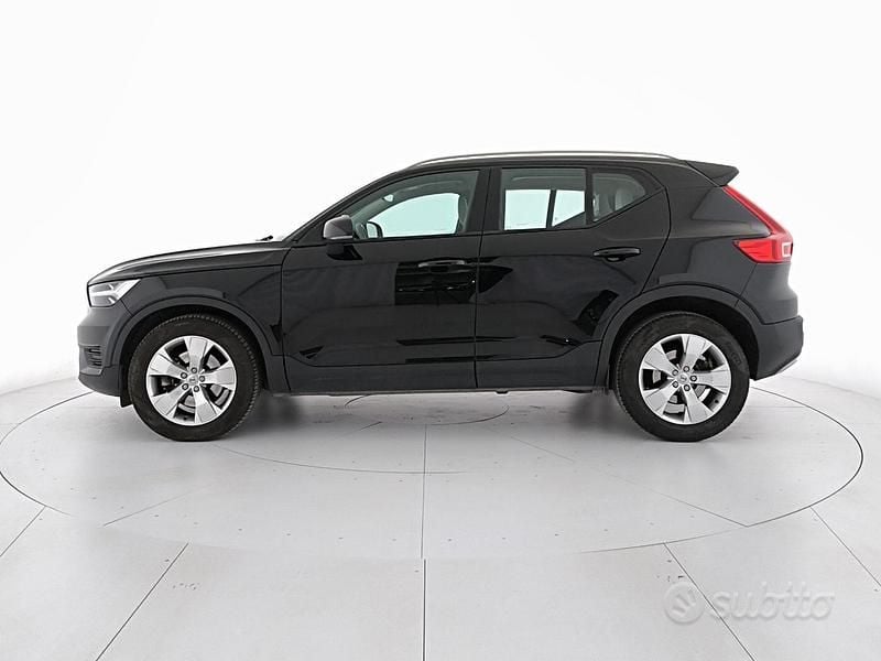Usata Volvo XC40 Momentum 150 CV (110 kW) 2019 Nero SUV
