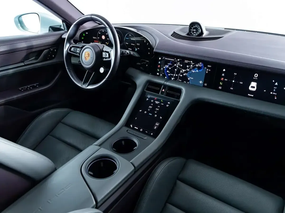 Usata Porsche Taycan Cross Turismo 139 kW (190 CV) 2023 Grigio ghiaccio metallizzato Station wagon