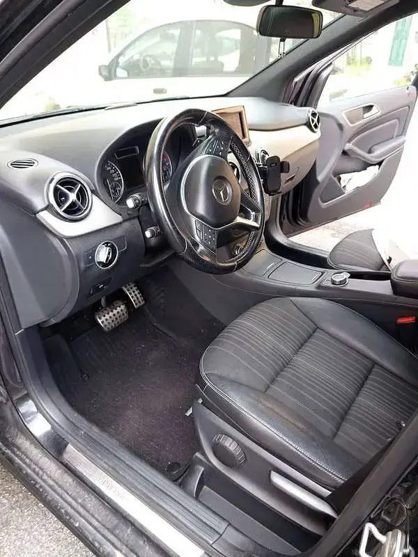 Usata Mercedes B180 Premium 109 CV (80 kW) 2013 Nero Utilitaria