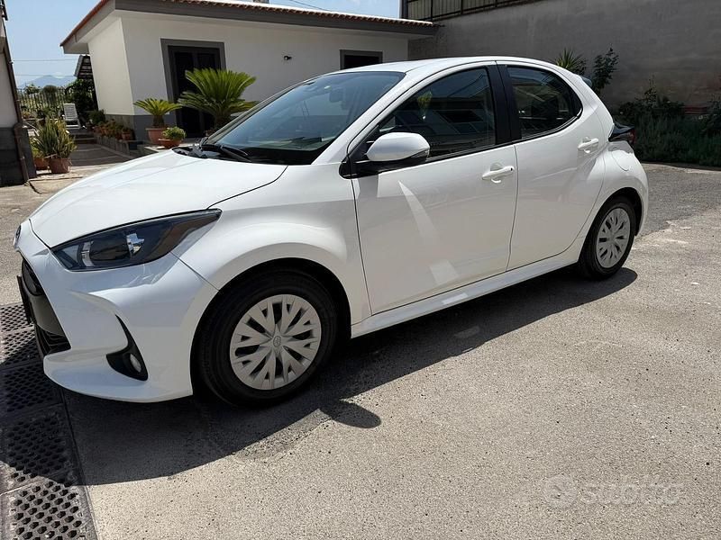 Usata Toyota Yaris 72 CV (52 kW) 2022 Bianco Utilitaria