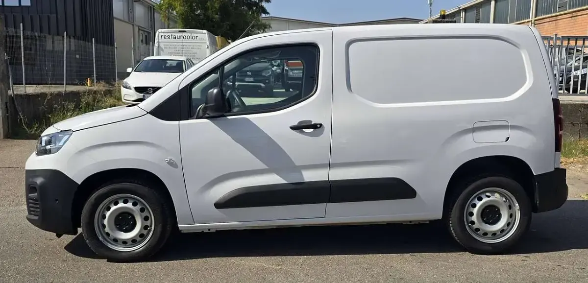 Usata Citroën Berlingo 102 CV (75 kW) 2024 Bianco Monovolume