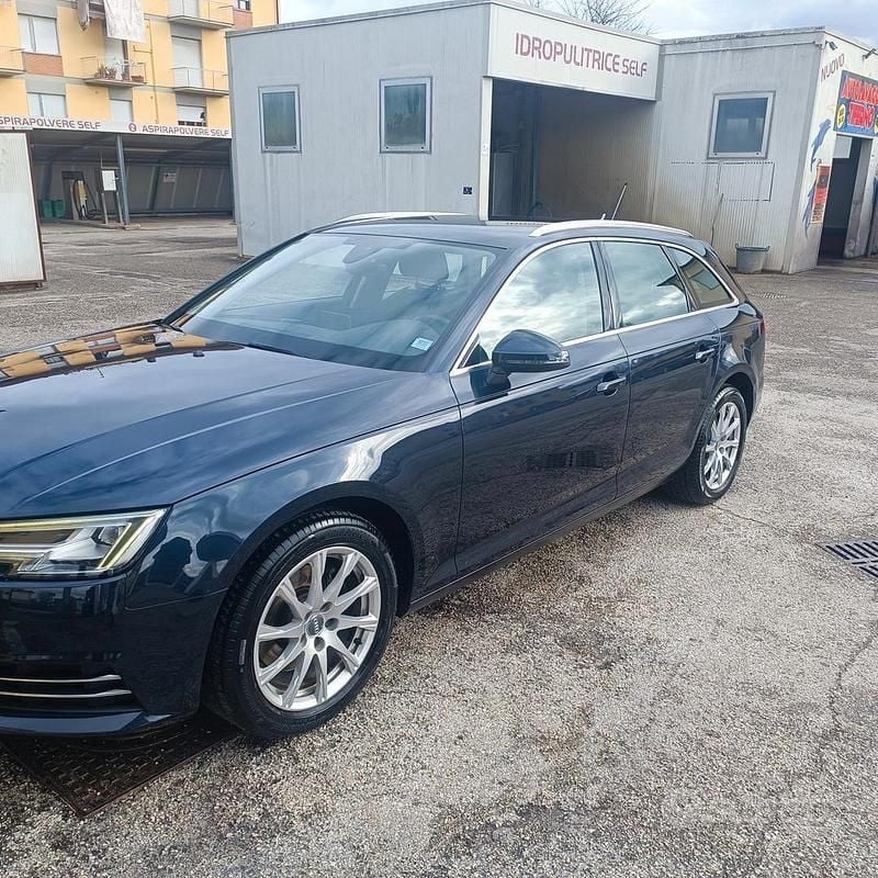 Usata Audi A4 Business 122 CV (89 kW) 2018 Blu Station wagon