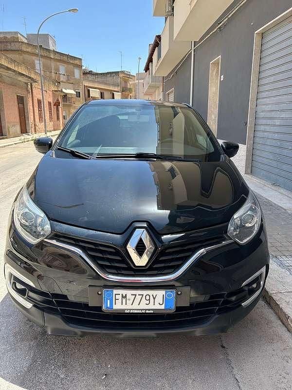 Usado Renault Captur Zen 90 CV (66 kW) 2018 Negro SUV