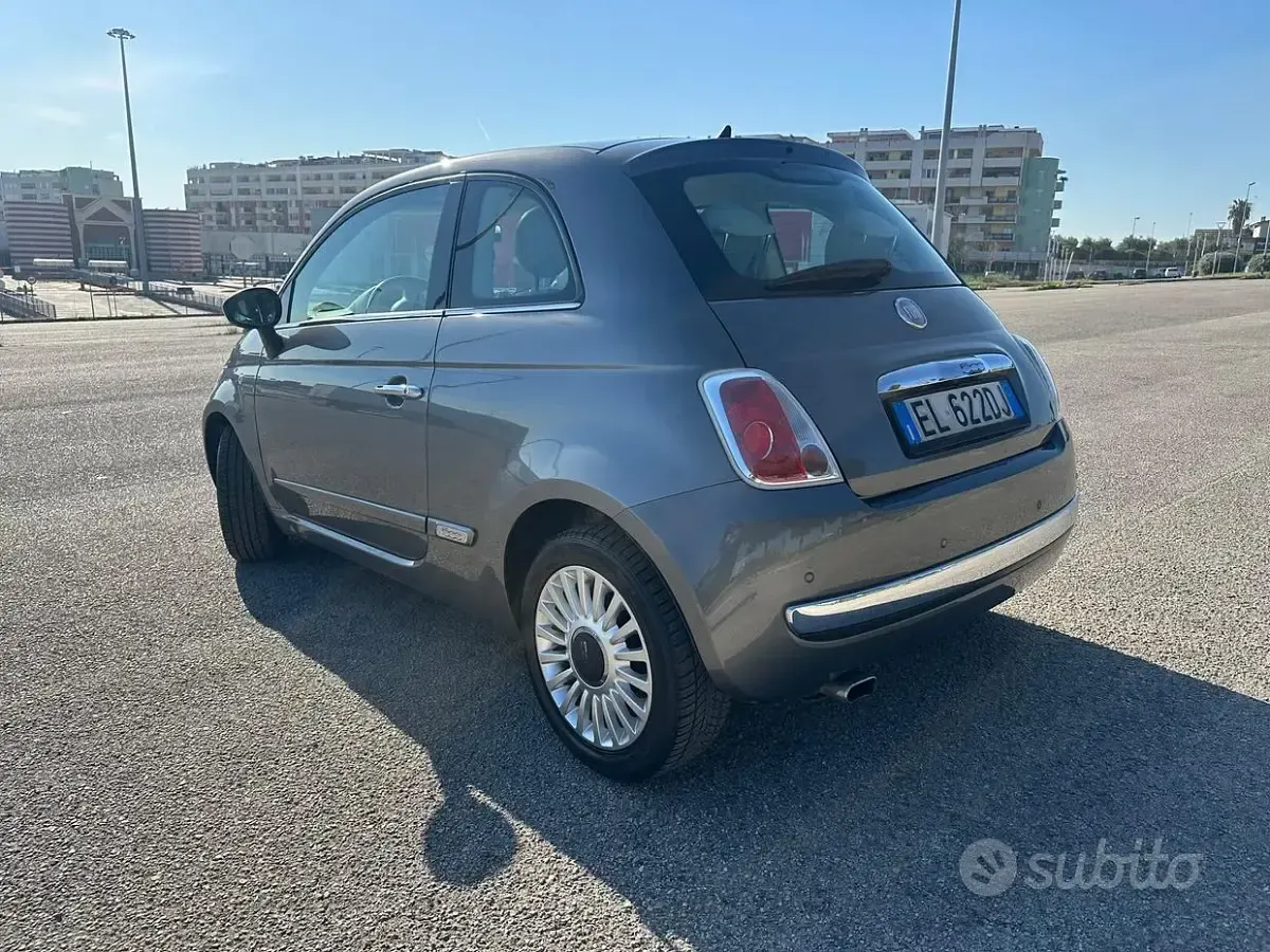 Begagnad Fiat 500 Lounge 69 HK (50 kW) 2012 Grå Sedan