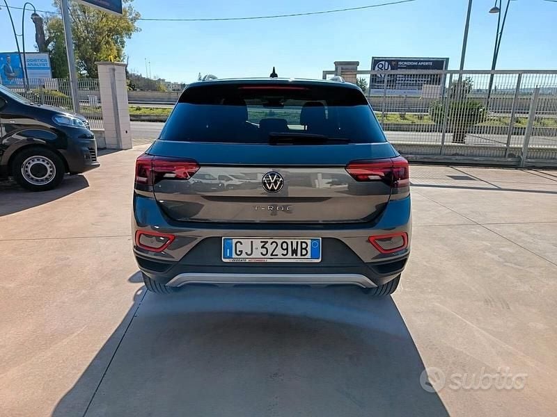 Usata VW T-Roc Life 150 CV (110 kW) 2022 Grigio SUV