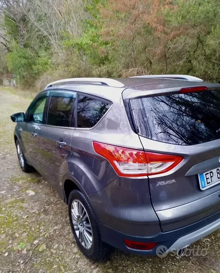 Usata Ford Kuga 140 CV (102 kW) 2013 Grigio SUV