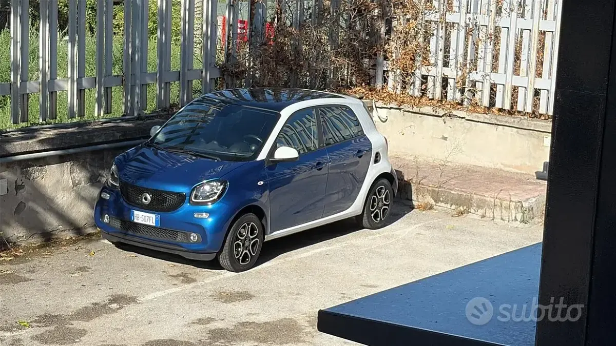 Usata Smart ForFour Prime 90 CV (66 kW) 2019 Bluazzurro Utilitaria