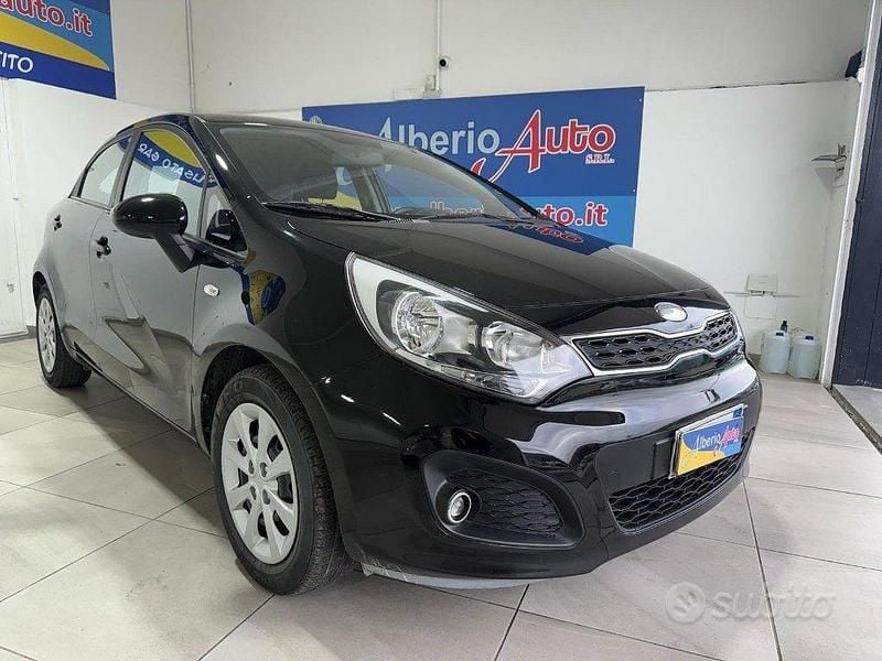 Usata Kia Rio Active 75 CV (55 kW) 2013 Nero Berlina