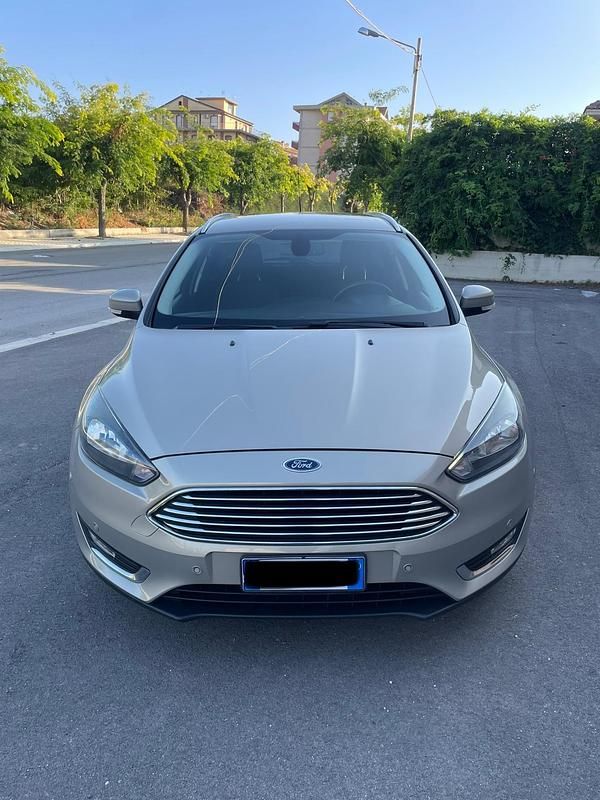 Usata Ford Focus 120 CV (88 kW) 2016 Oro Berlina
