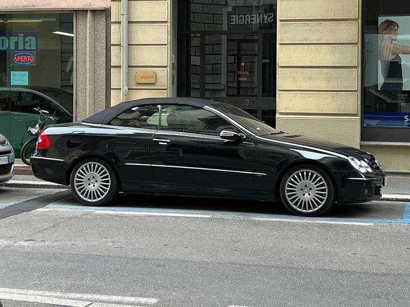 Usata Mercedes CLK320 224 CV (164 kW) 2009 Nero Cabrio