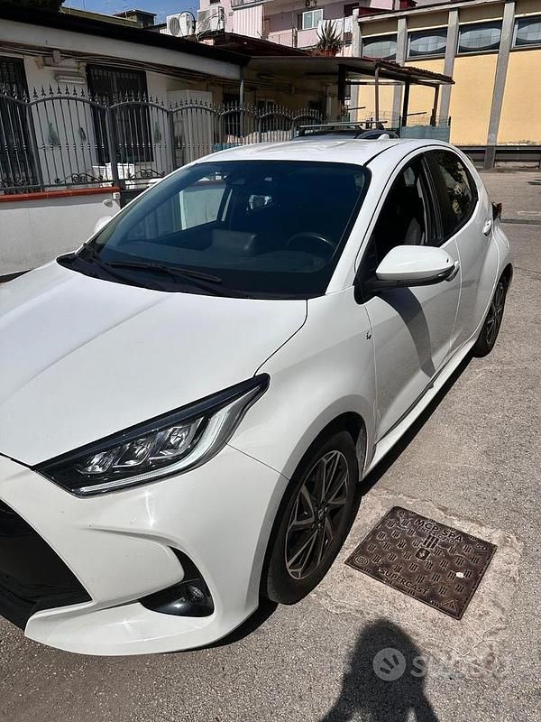 Usata Toyota Yaris Hybrid Trend 92 CV (67 kW) 2022 Bianco Utilitaria