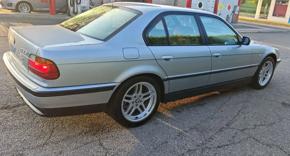 Usata BMW 735 Sport Line 235 CV (172 kW) 1997 Grigio Berlina