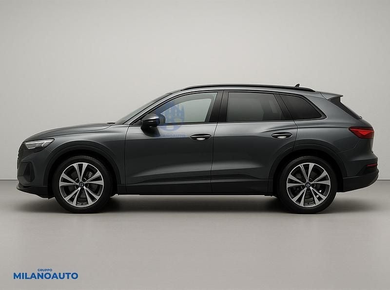 Usata Audi Q6 e-tron Ambiente 185 kW (252 CV) 2025 Grigio SUV