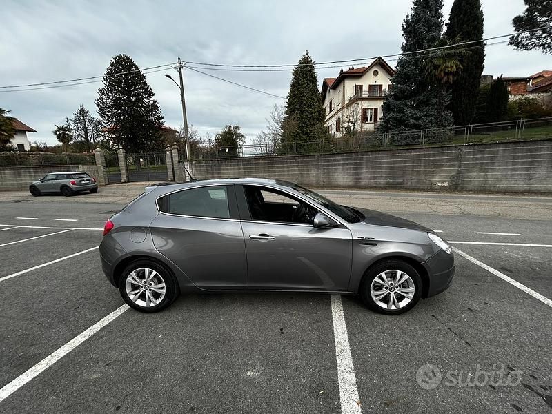 Usata Alfa Romeo Giulietta 170 CV (125 kW) 2011 Grigio Utilitaria