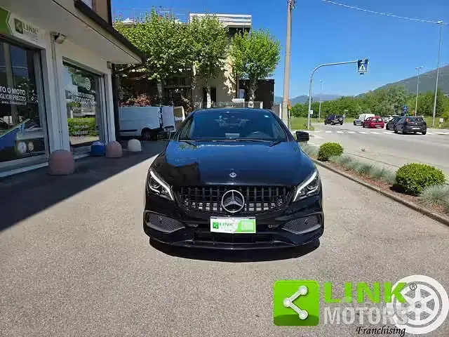 Usado Mercedes CLA220 Premium 177 CV (130 kW) 2017 Negro Berlina