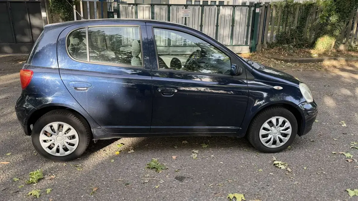 Usata Toyota Yaris Luna 86 CV (63 kW) 2003 Berlina