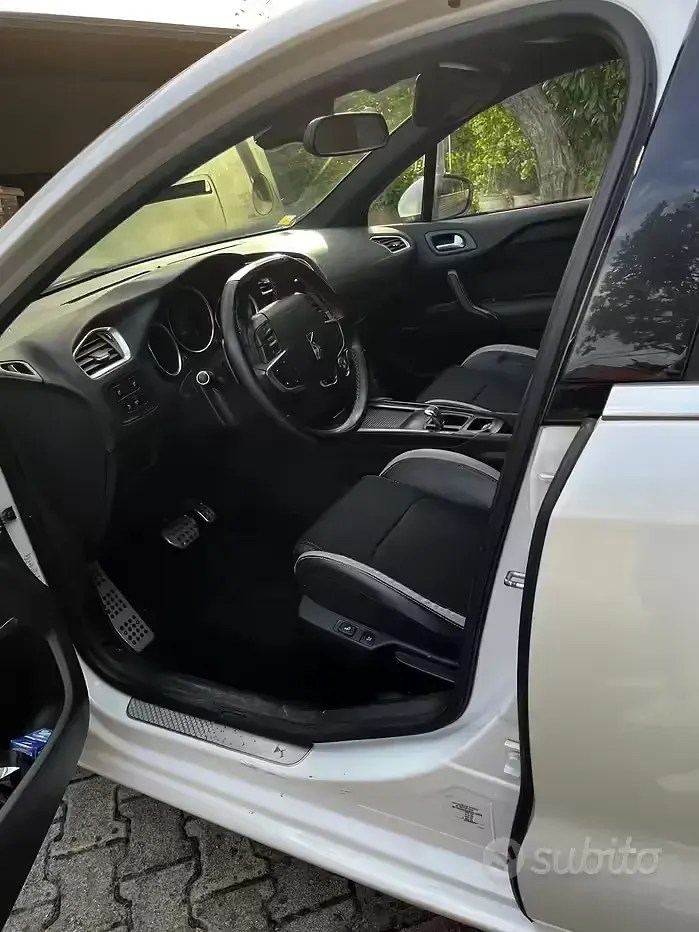 Usata Citroën DS4 111 CV (81 kW) 2012 Bianco Utilitaria