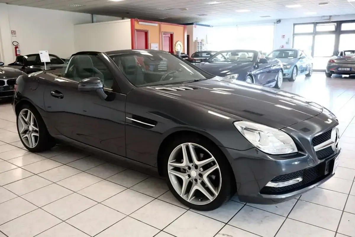 Usata Mercedes SLK200 184 CV (135 kW) 2012 Grigio scuro Cabrio