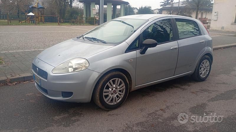 Usata 2006 Fiat Grande Punto Due volumi | 800 € (Buon prezzo) - Immagine 1/1