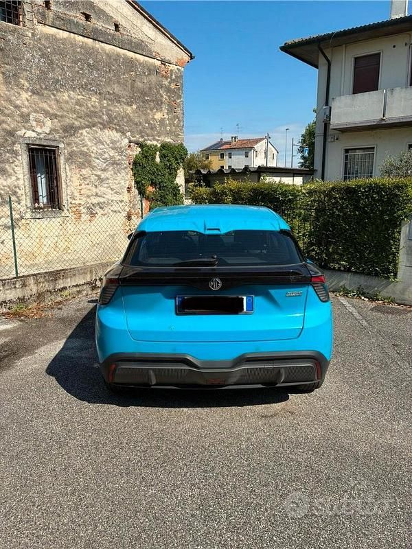 Usata MG MG4 EV 150 kW (204 CV) 2023 Blu Utilitaria