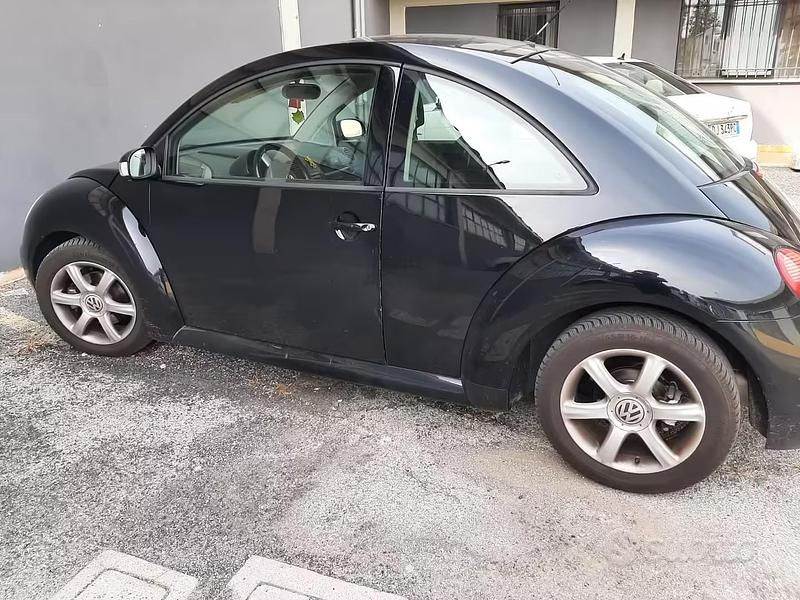 Usata VW New Beetle 90 CV (66 kW) 2005 Nero Utilitaria